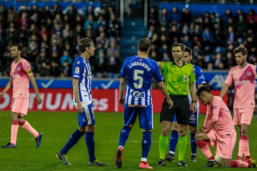 Fotos: Las mejores imágenes del Alavés - Barcelona