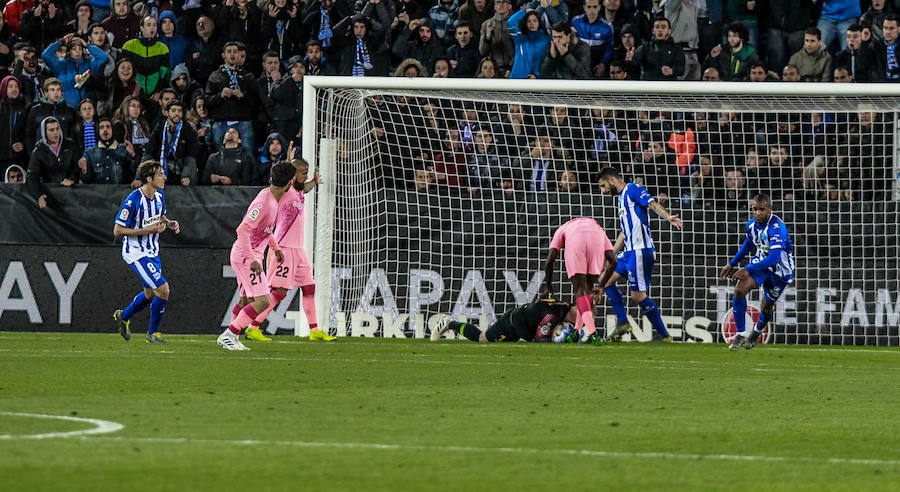 Fotos: Las mejores imágenes del Alavés - Barcelona