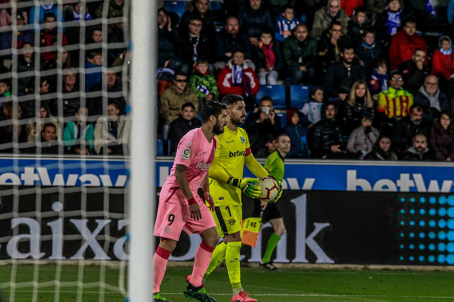 Fotos: Las mejores imágenes del Alavés - Barcelona