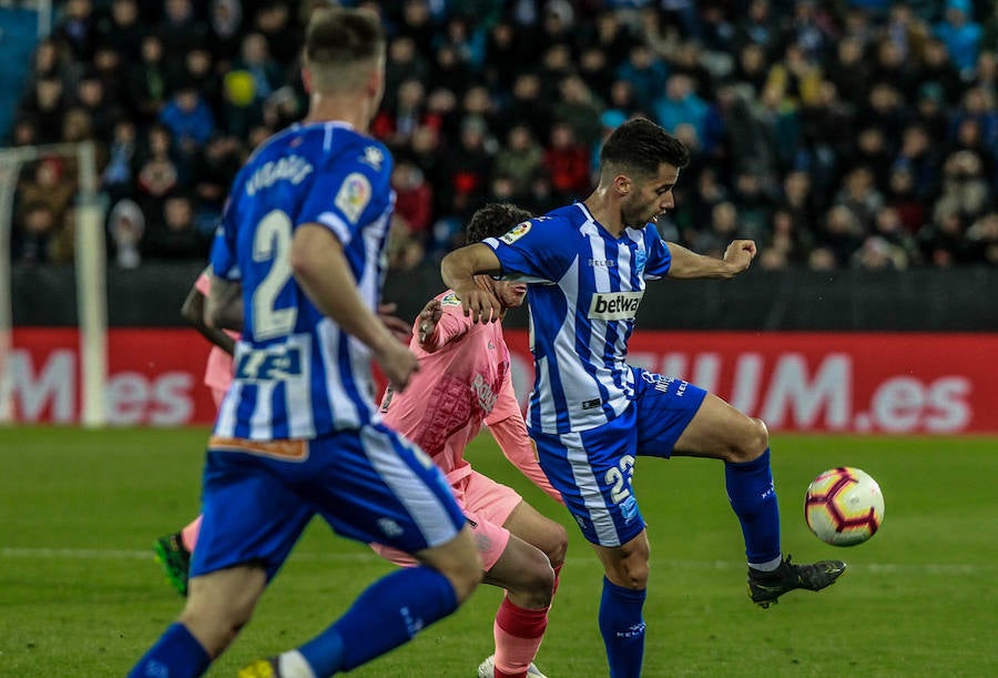 Fotos: Las mejores imágenes del Alavés - Barcelona