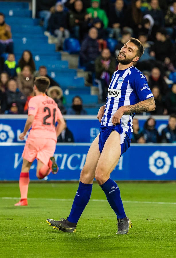 Fotos: Las mejores imágenes del Alavés - Barcelona