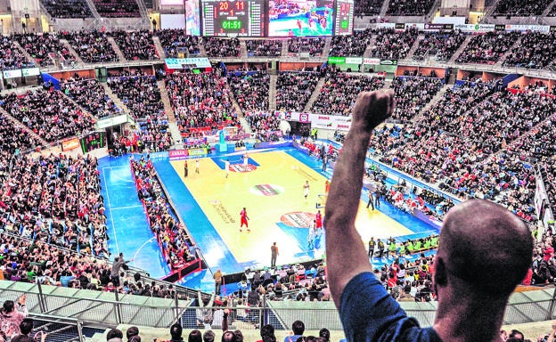 Imagen panorámica de las gradas del Buesa Arena repletas durante una visita reciente del CSKA Moscú.