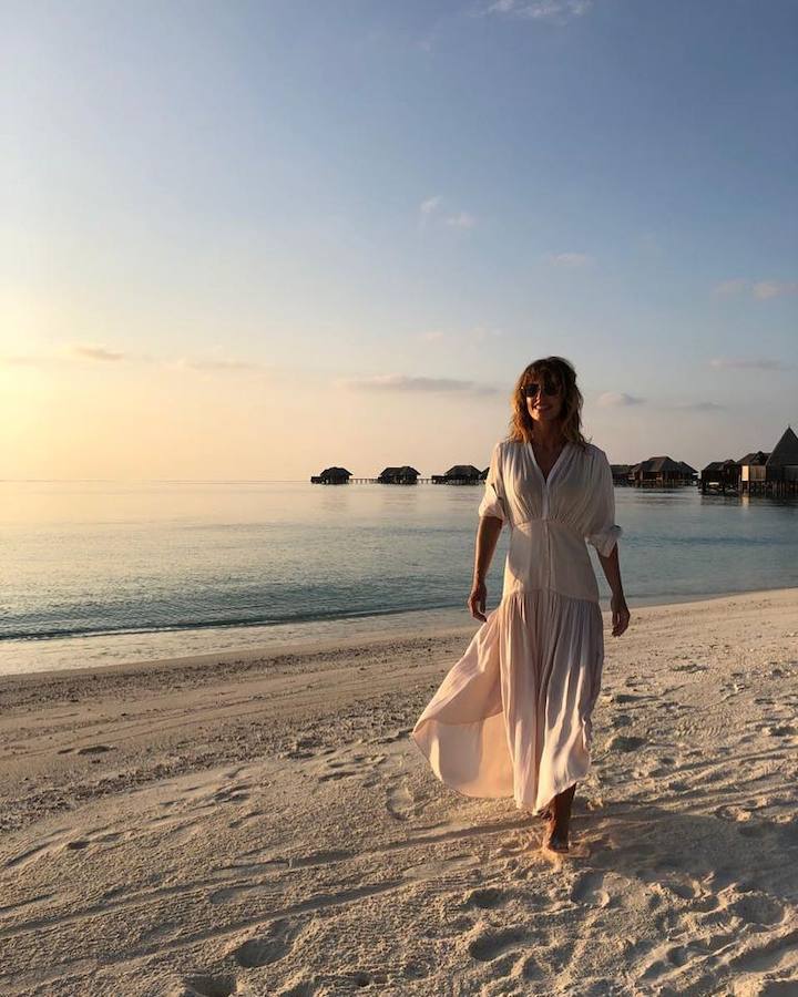 La presentadora vasca recurre a estilismos cómodos y versátiles en sus momentos relajados. Los vaqueros, las camisetas básicas y las 'biker' ocupan un lugar destacado en su armario, donde tampoco faltan los chubasqueros y las botas para los días de lluvia