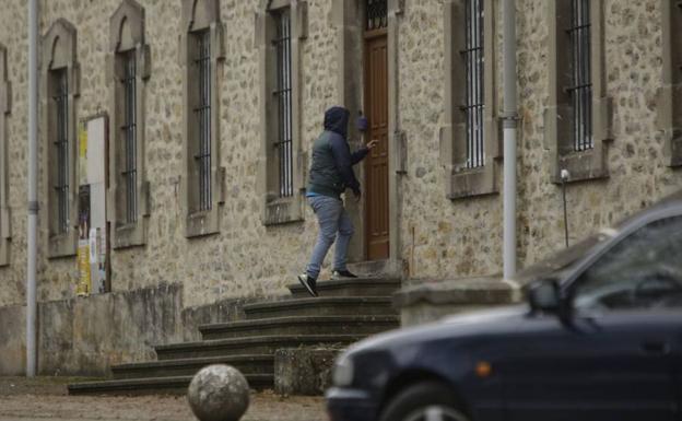 Ambas víctimas residían en el centro de menores de Estíbaliz en el momento de los hechos.