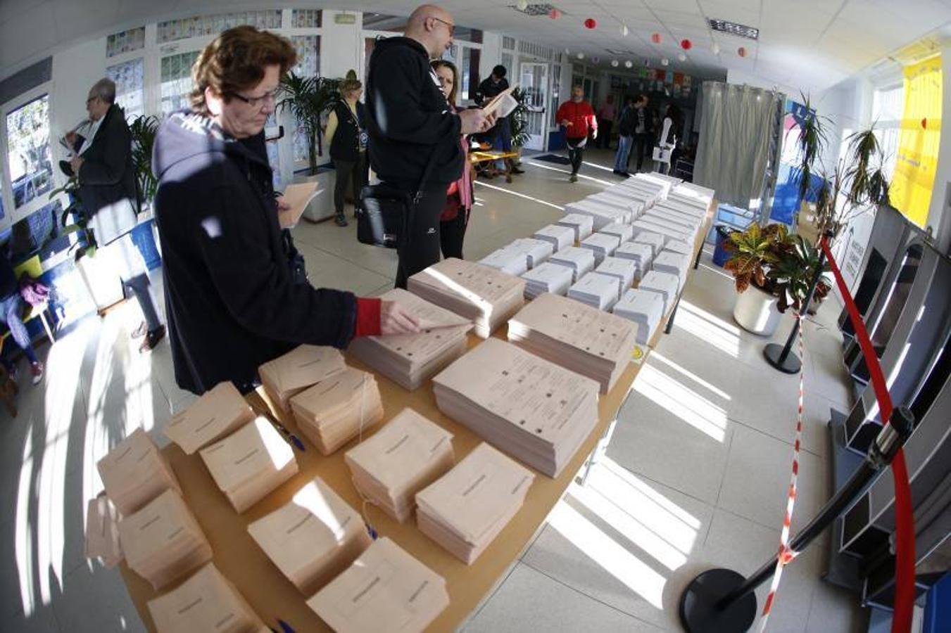 Fotos de la jornada electoral, candidatos y anécdotas en las votaciones de las elecciones generales 28A