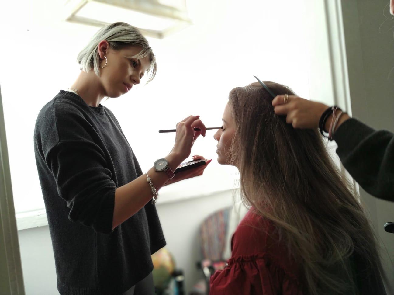 Con tan solo 24 años Bianka Szamosi ha formado parte del equipo de estilistas de la fiesta de los premios MTV y ha estado detrás del maquillaje de Silvia Abril para el JA Bilbao Festival