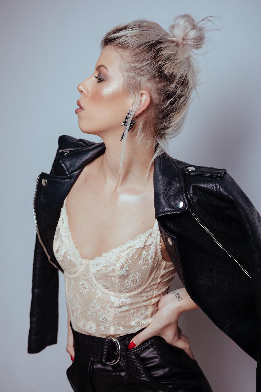 Con tan solo 24 años Bianka Szamosi ha formado parte del equipo de estilistas de la fiesta de los premios MTV y ha estado detrás del maquillaje de Silvia Abril para el JA Bilbao Festival