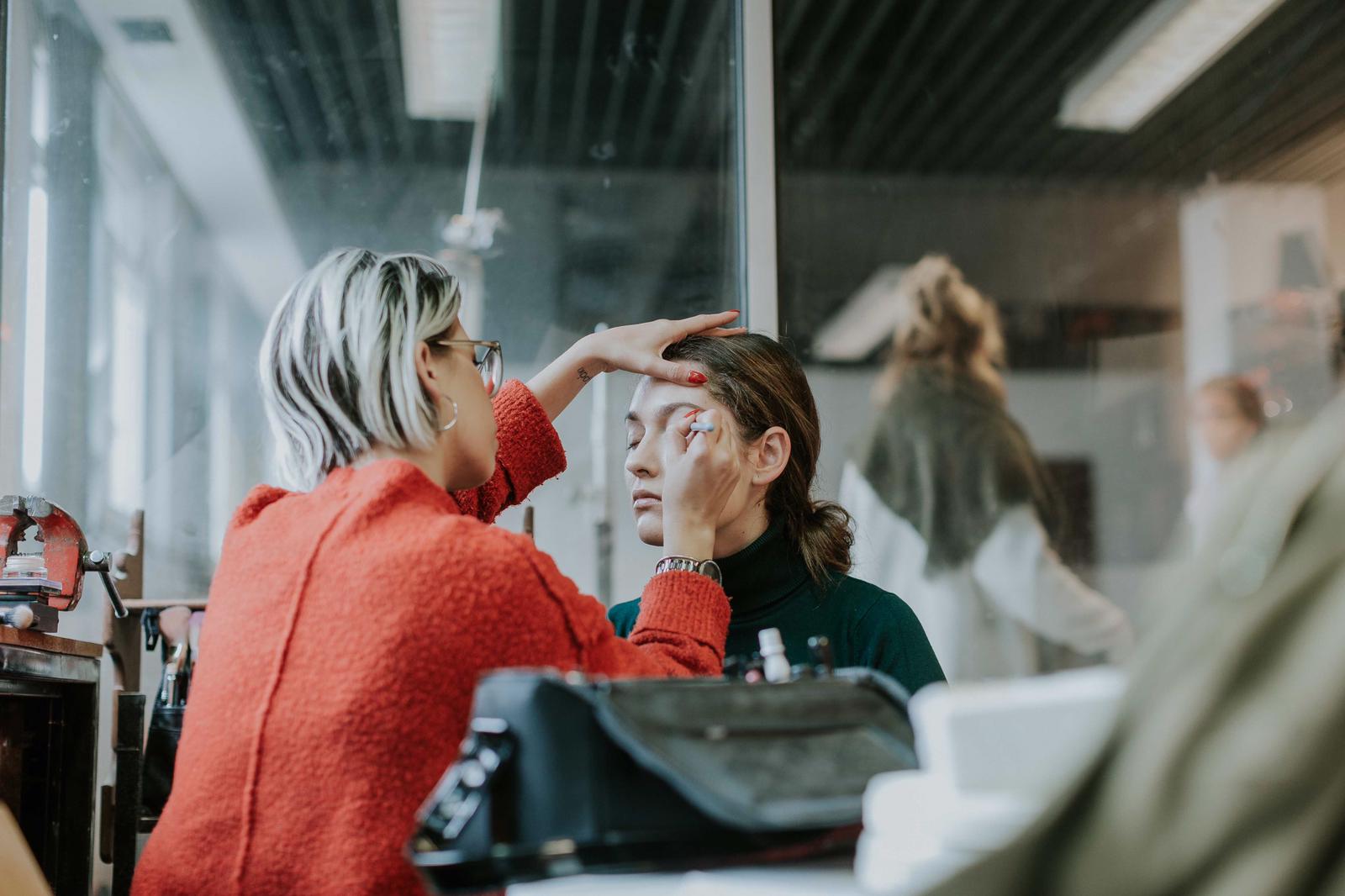 Con tan solo 24 años Bianka Szamosi ha formado parte del equipo de estilistas de la fiesta de los premios MTV y ha estado detrás del maquillaje de Silvia Abril para el JA Bilbao Festival
