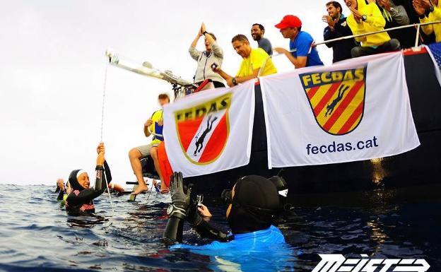 Isabel Sánchez Arán a la salida de un buceo en el campeonato de España de apnea en profundidad. 