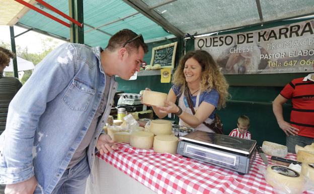 Quesos, dulces, hortalizas... Las casetas han ofrecido los mejores productos del agro vizcaíno.