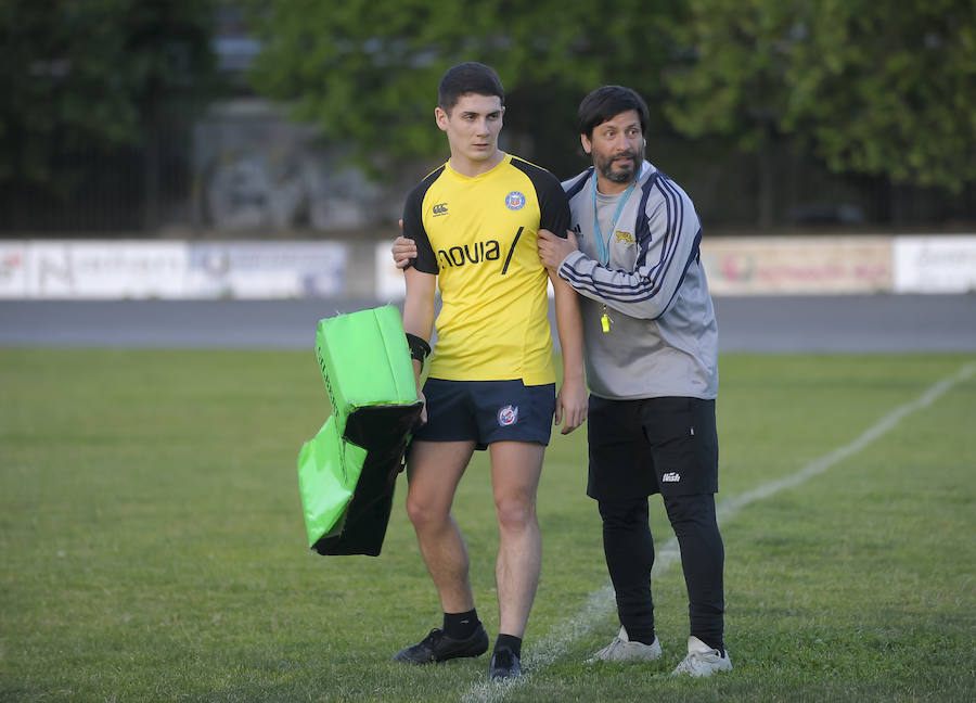 José Luis Young junto al joven zaguero de 18 años Peio Arrate. 