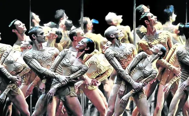 La compañía gala se inspira en los números de ballet rusos para 'Rêverie Romantique'.