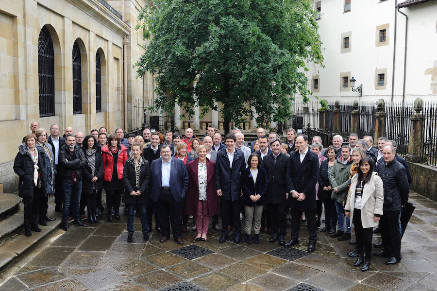 El diputado general ha iniciado en Gernika su particular periplo por varios municipios de la provincia