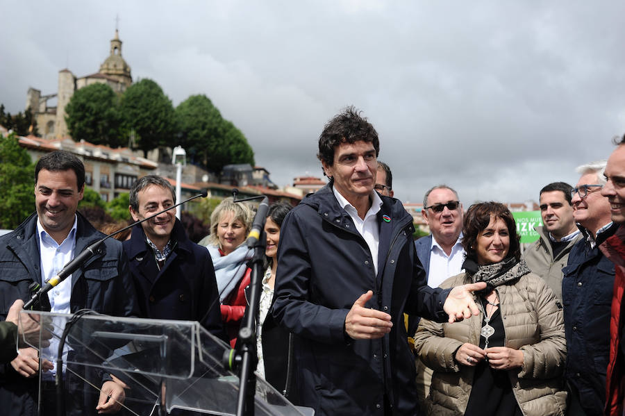 El diputado general ha iniciado en Gernika su particular periplo por varios municipios de la provincia