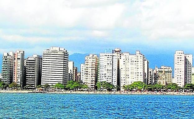 Vista de los edificios inclinados de Santos, en Brasil.