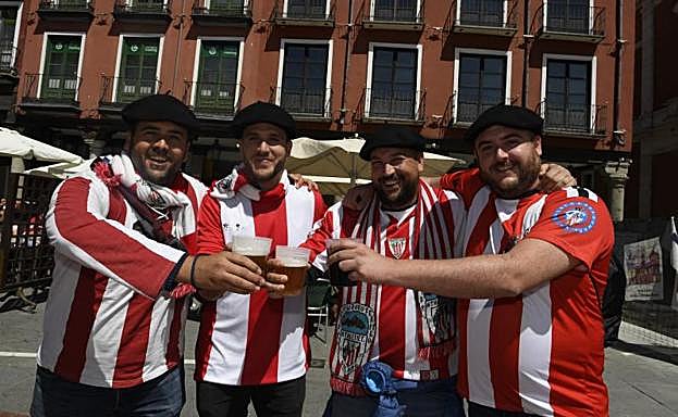 Jon Anasagasti, Asier Anasagasti (el novio) y sus primos Iñaki y Gaizka Cusamaro, de izquierda a derecha. 