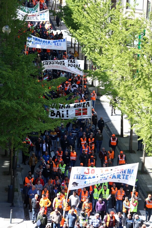 Miles de aficionados vascos piden «respeto» en San Sebastián y reivindican su papel en el mantenimiento del «equilibrio medioambiental»