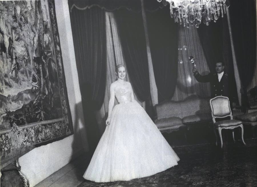 Evita Perón con un diseño blanco de Dior.