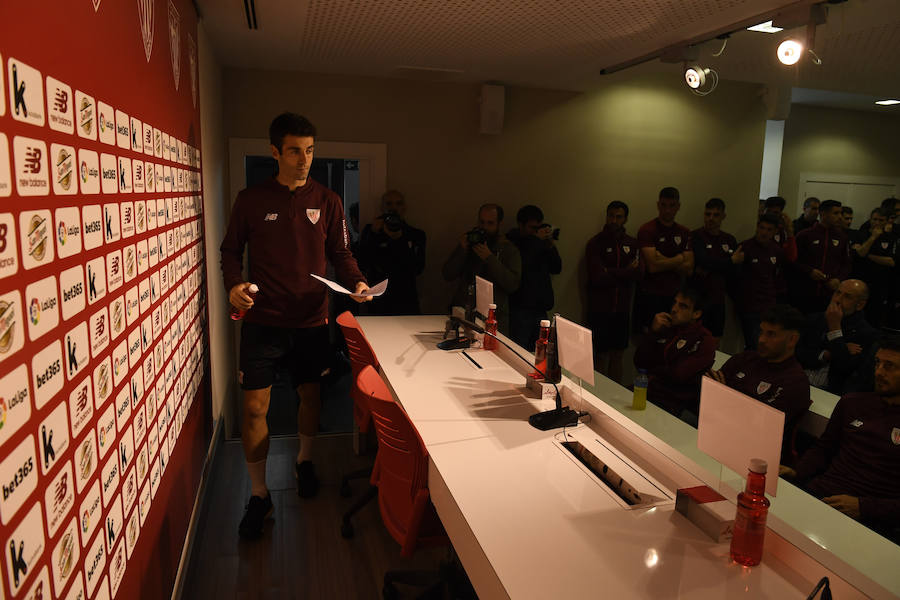 El jugador ha leído un comunicado y ha hecho una llamada a la unidad del equipo en un momento en el que se juega el pase a Europa