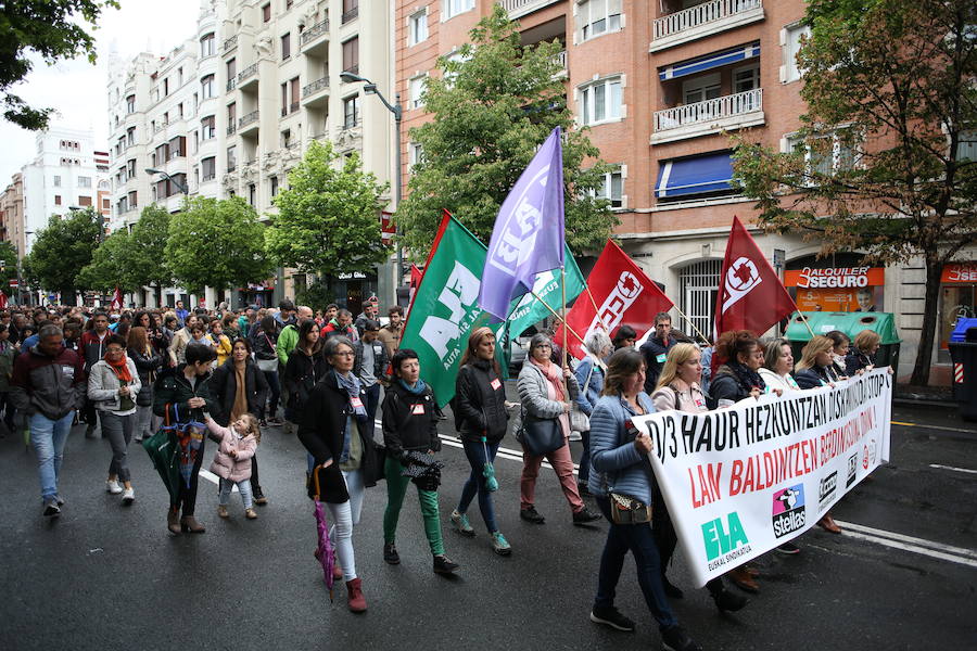 Fotos: Trabajadores de la enseñanza concertada se manifiestan en Bilbao