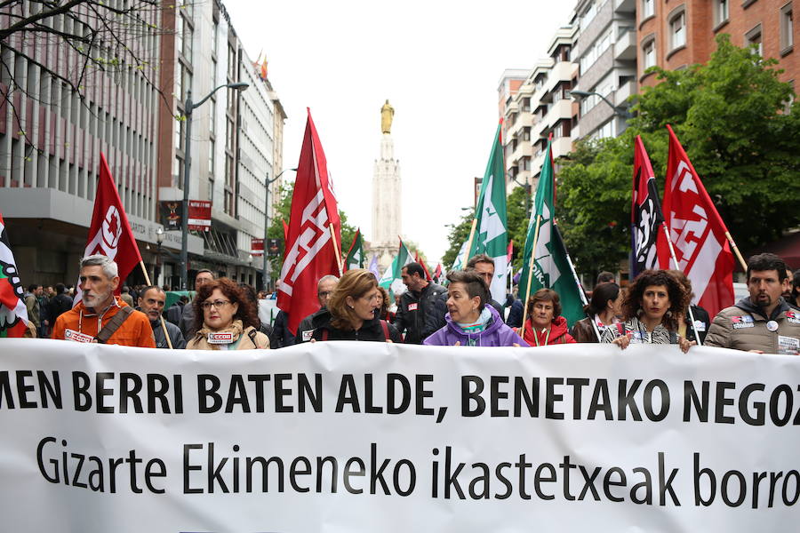 Fotos: Trabajadores de la enseñanza concertada se manifiestan en Bilbao