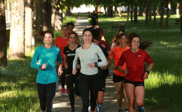 Una docena de mujeres disfrutó de este entrenamiento abierto con la atleta vitoriana. 