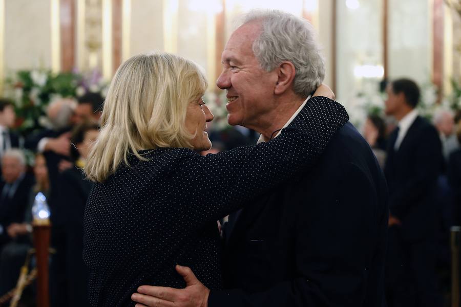 Históricos del PSOE como Barrionuevo acudieron a la capilla.