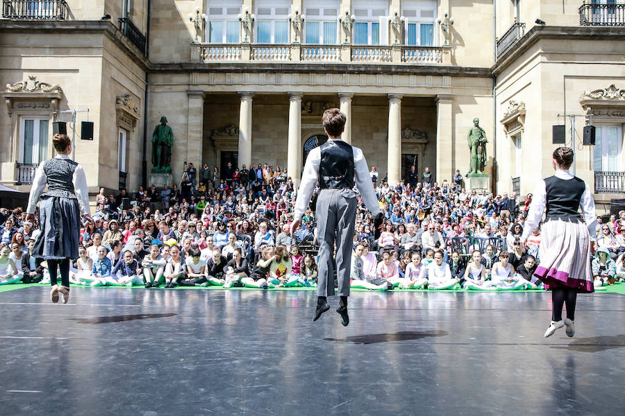 Fotos: Vitoria celebra el día Internacional de la Danza