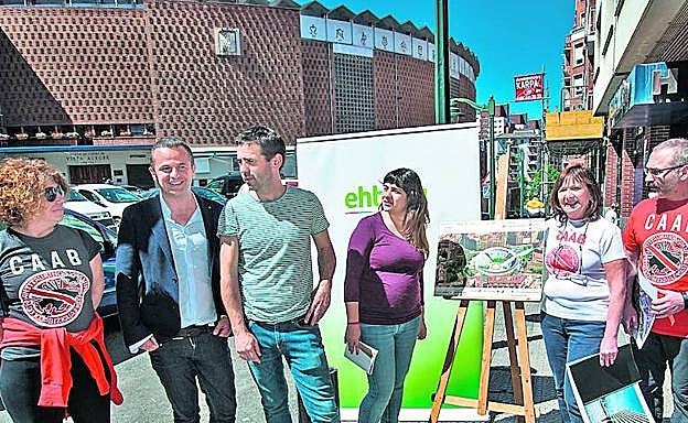 Miembros de la coalición se reunieron ayer con el Colectivo Antitaurino y Animalista.
