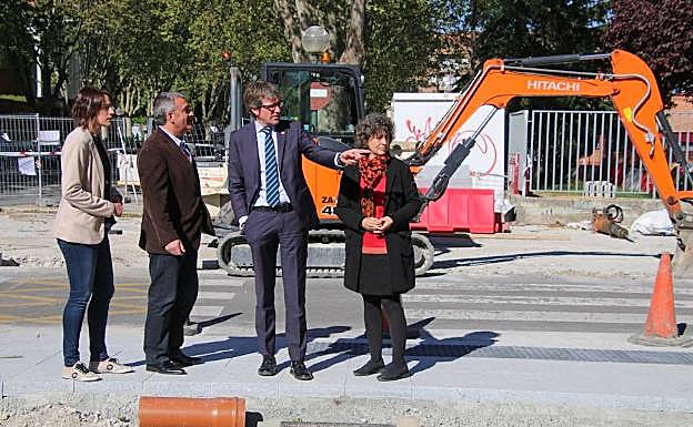 Los candidatos del PNV han visitado las obras de mejora de las calles El Salvador, Perú y Costa Rica. 