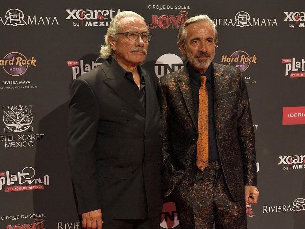 El actor ha lucido un diseño de Ion Fiz para acudir a los Premios Platino celebrados en México