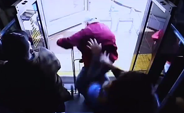 Brutal agresión a un anciano en un autobús en Las Vegas