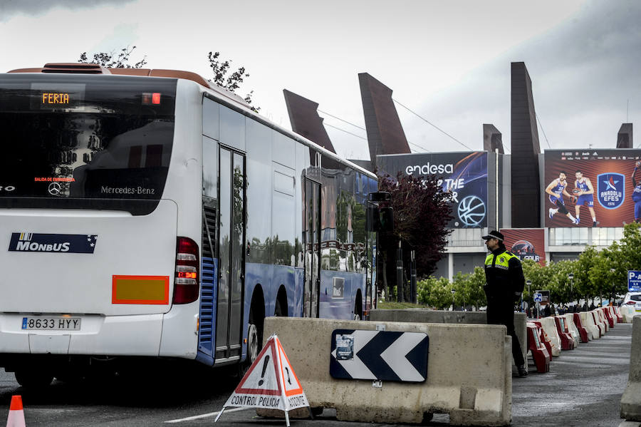 Fotos: Los exteriores del Buesa viven la fiesta del baloncesto europeo