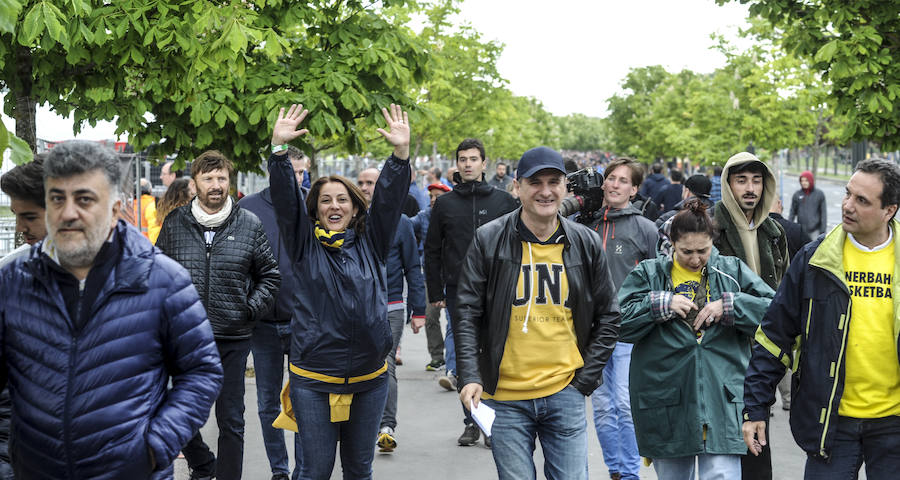 Fotos: Los exteriores del Buesa viven la fiesta del baloncesto europeo