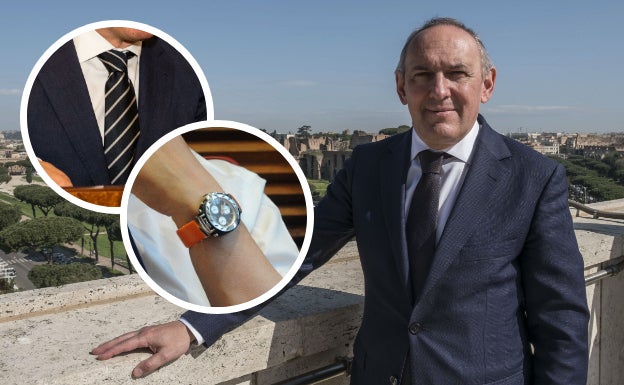 Ramiro González acostumbra a vestir con corbata. Entre sus accesorios más llamativos, un reloj naranja. 