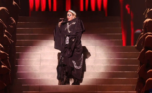 Madonna interpretando 'Like A Prayer'.