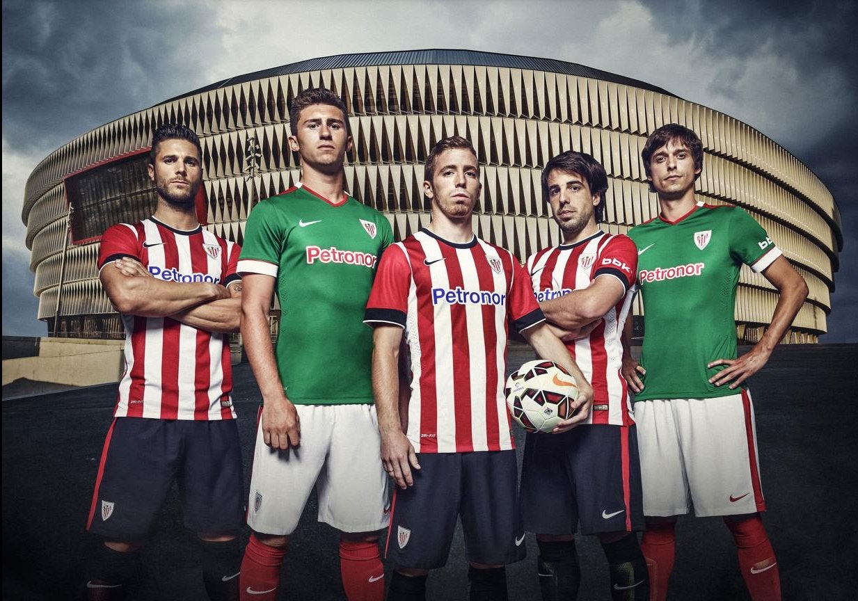 Sola, Laporte, Muniain Etxebarria e Iturraspe, con las equipaciones para la temporada 2014/ 2015.