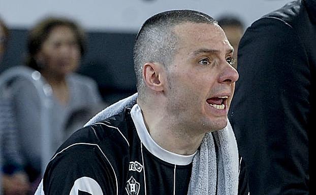 Salgado anima a sus compañeros en Palencia. 