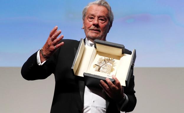 Alain Delon recibe el Palma de Oro de honor de la 72 edición del Festival de Cannes