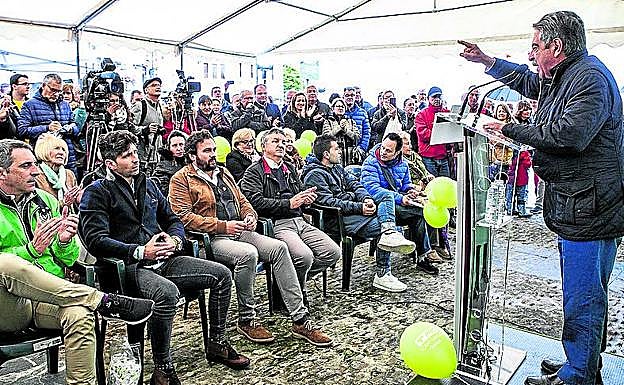 Revilla habló del ferrocarril el domingo en Castro Urdiales.