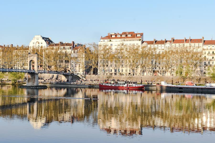 7.- Lyon, Francia | Destinada a convertirse en la nueva ciudad francesa favorita del turismo internacional, Lyon acapara la atención global al convertirse en la sede de las finales de la Copa Mundial Femenina de Fútbol de la FIFA el próximo mes de julio. “Bella”, “Rica en gastronomía” y “culta”, Lyon ha recibido el reconocimiento de la Unión Europea a sus esfuerzos por un turismo accesible y sostenible.