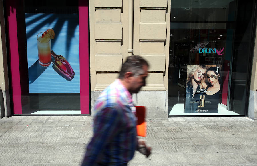 Pendientes de la gran (y pequeña) pantalla en plena calle. Enormes y espectaculares luminosos se levantan en la capital para ponernos al día con las últimas tendencias