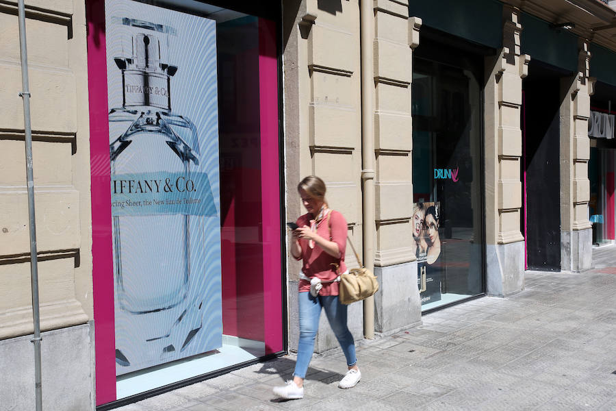 Pendientes de la gran (y pequeña) pantalla en plena calle. Enormes y espectaculares luminosos se levantan en la capital para ponernos al día con las últimas tendencias