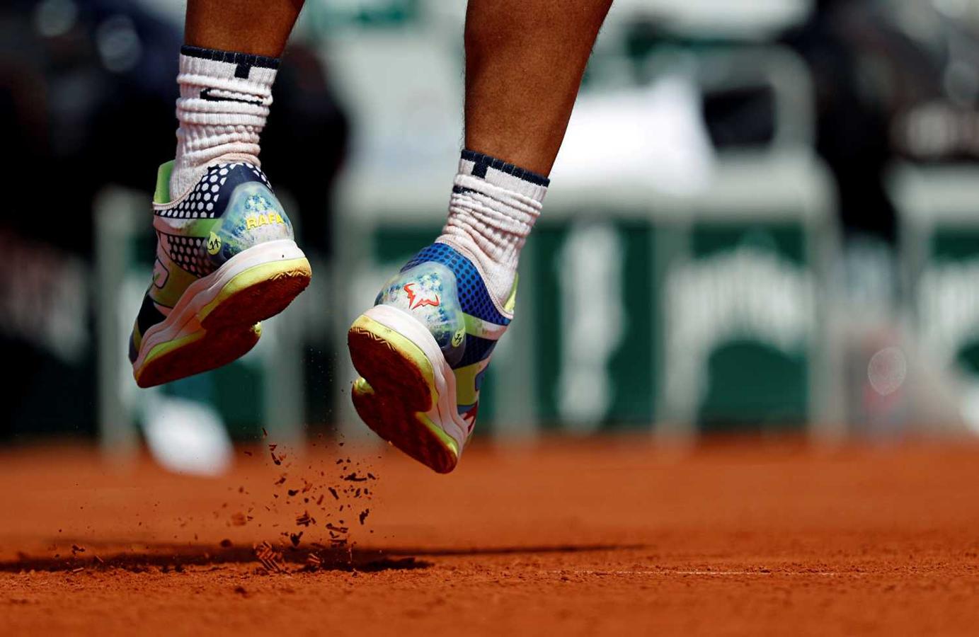 Rafael Nadal entrenando en el Torneo de Roland Garros 