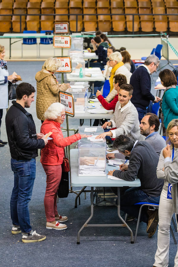 Normalidad en Mendizorroza durante la jornada electoral.