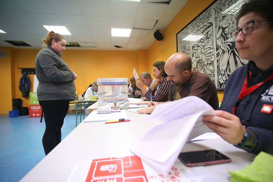 Fotos: Los vizcaínos acuden a votar