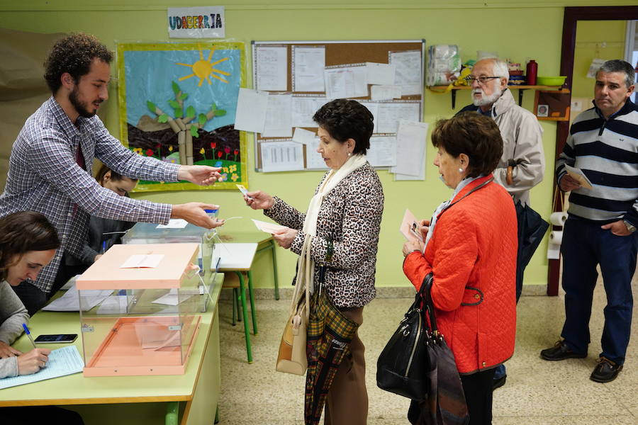 Fotos: Los vizcaínos acuden a votar