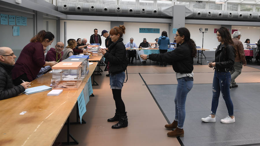 Fotos: Los vizcaínos acuden a votar
