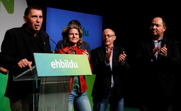 Arnaldo Otegi, durante la rueda de prensa de esta pasada noche. 