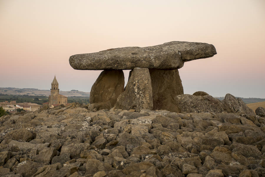 Además, en agosto se celebra una especie de 'akelarre' o covención en su entorno.